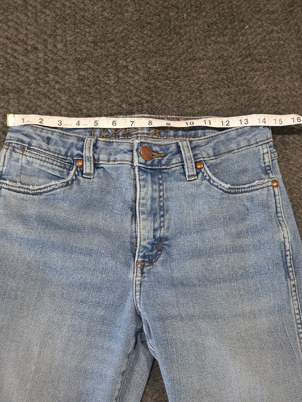 Light Wash High-Rise Flar Jeans